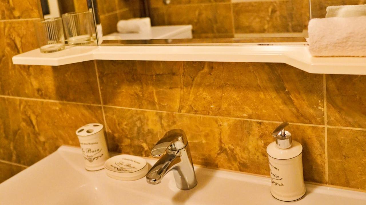 City Center Grand Apartment - Three-Bedroom, Free Parking Sarajevo Bagian luar foto