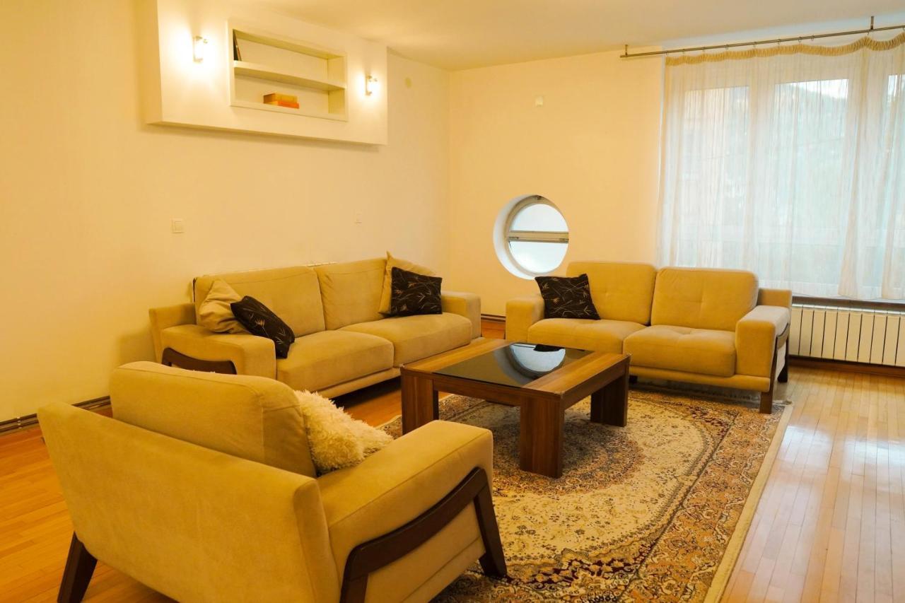 City Center Grand Apartment - Three-Bedroom, Free Parking Sarajevo Bagian luar foto
