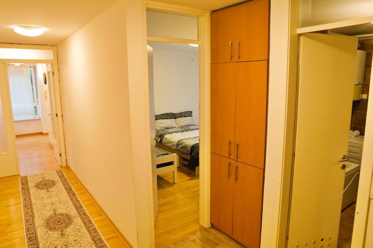 City Center Grand Apartment - Three-Bedroom, Free Parking Sarajevo Bagian luar foto