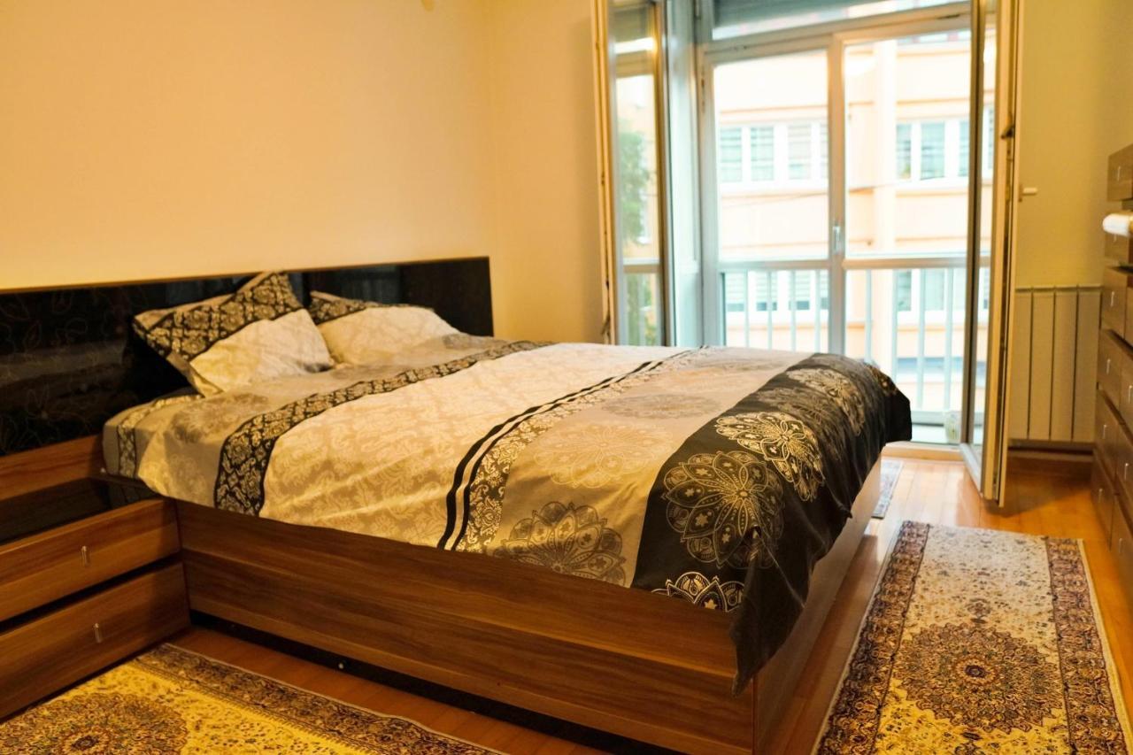 City Center Grand Apartment - Three-Bedroom, Free Parking Sarajevo Bagian luar foto