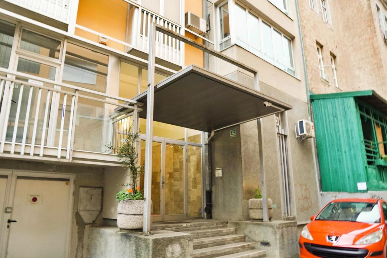 City Center Grand Apartment - Three-Bedroom, Free Parking Sarajevo Bagian luar foto