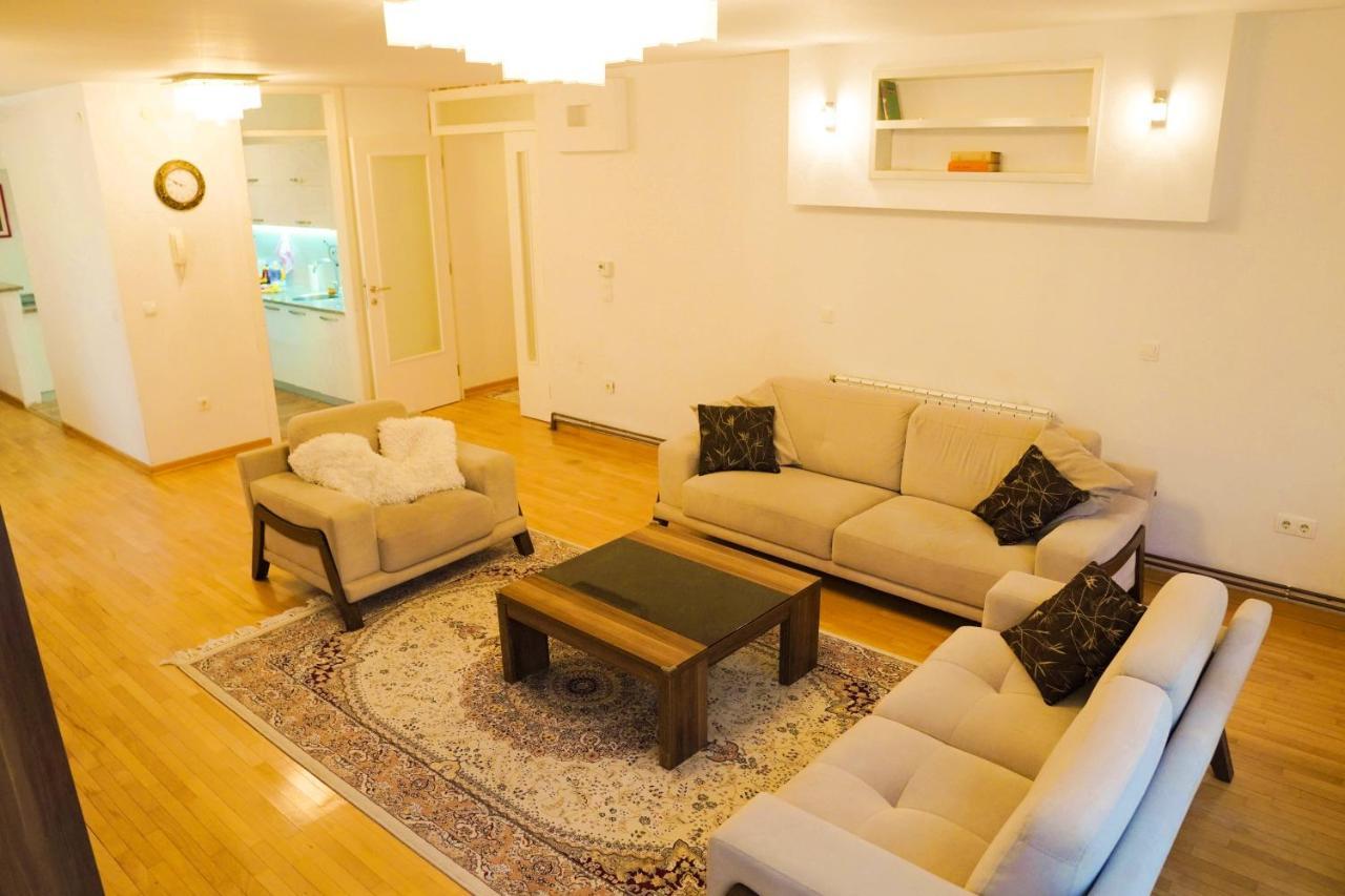 City Center Grand Apartment - Three-Bedroom, Free Parking Sarajevo Bagian luar foto