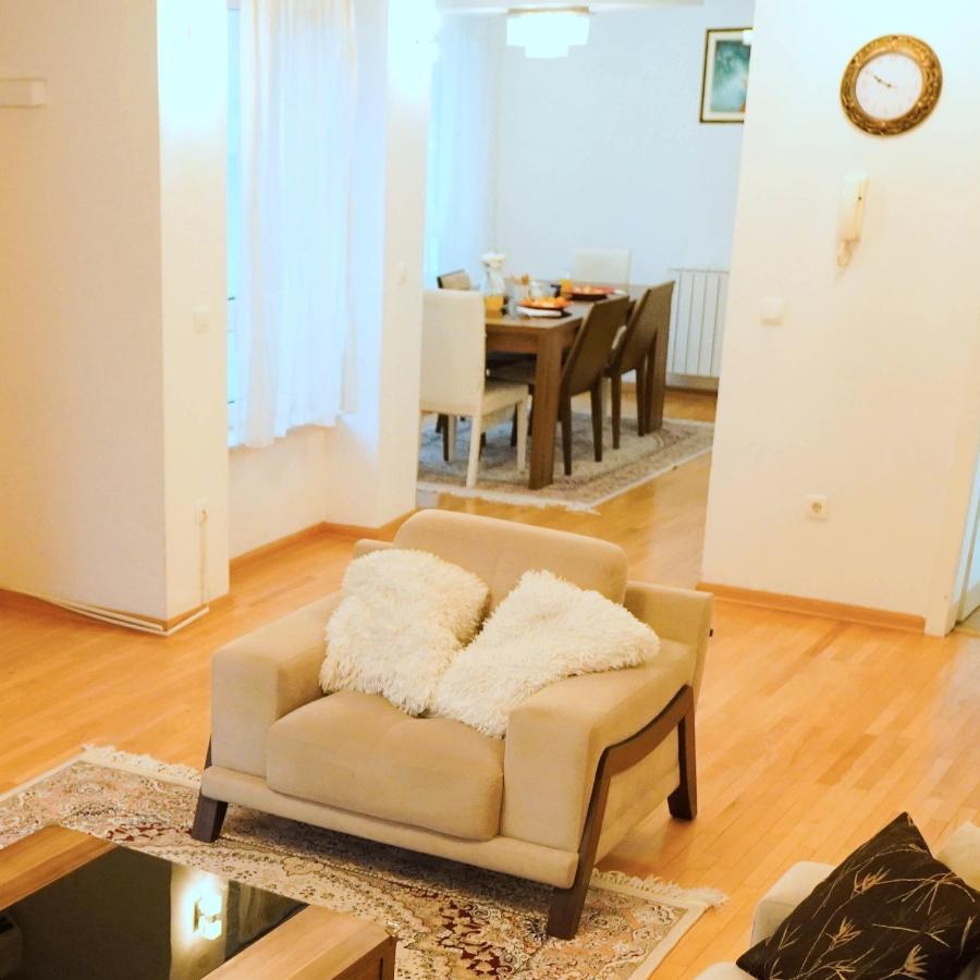 City Center Grand Apartment - Three-Bedroom, Free Parking Sarajevo Bagian luar foto