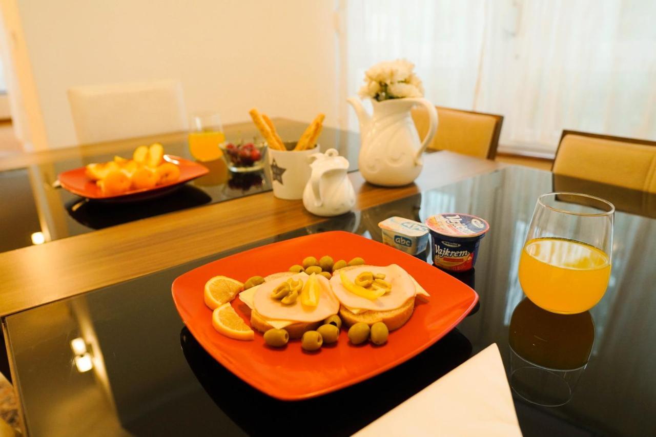 City Center Grand Apartment - Three-Bedroom, Free Parking Sarajevo Bagian luar foto
