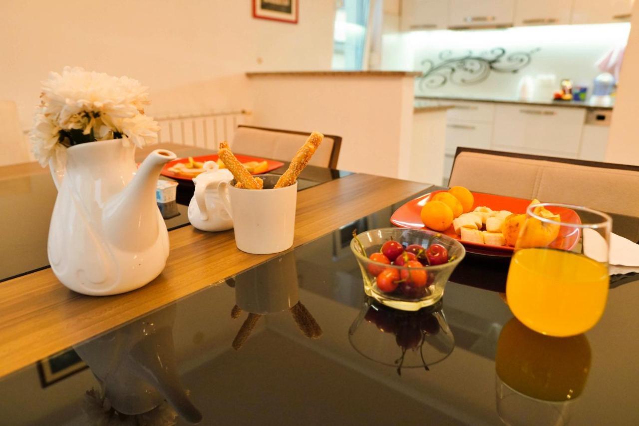 City Center Grand Apartment - Three-Bedroom, Free Parking Sarajevo Bagian luar foto