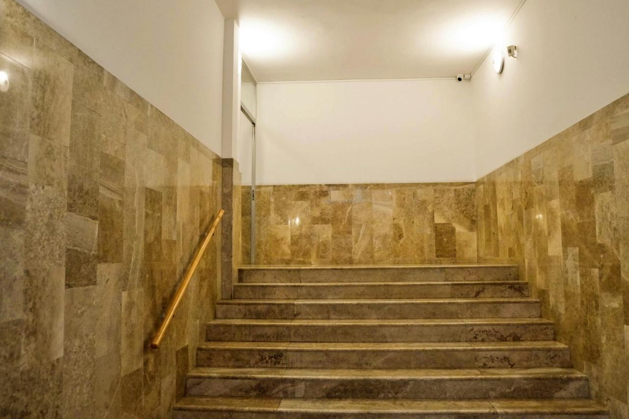 City Center Grand Apartment - Three-Bedroom, Free Parking Sarajevo Bagian luar foto